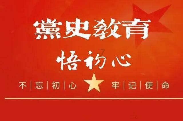 暖心一幕！交警趁小车等红绿灯时 为其清理后玻璃上的积雪